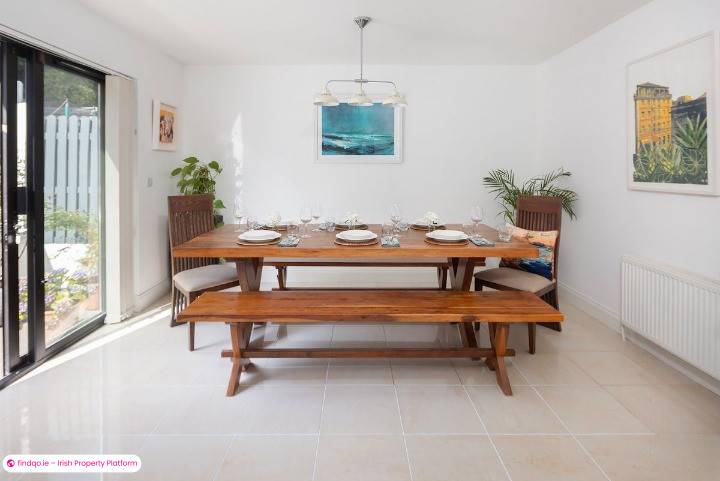 Semi-detached house for Sale in Rostellan, Cork