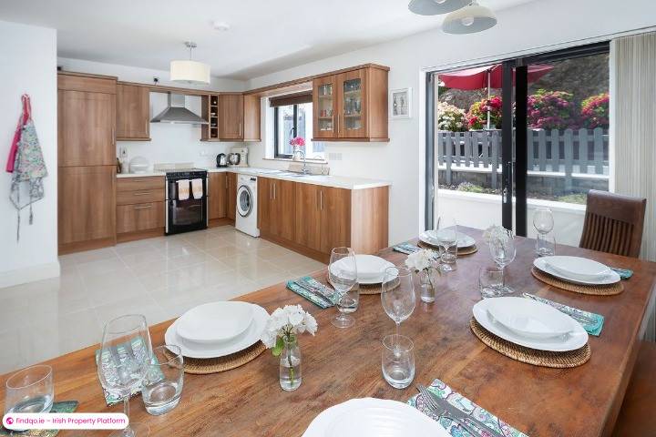 Semi-detached house for Sale in Rostellan, Cork