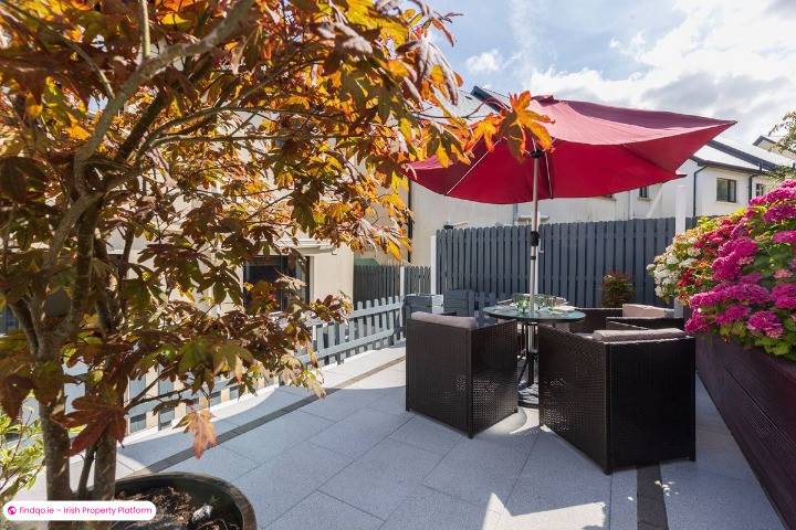 Semi-detached house for Sale in Rostellan, Cork