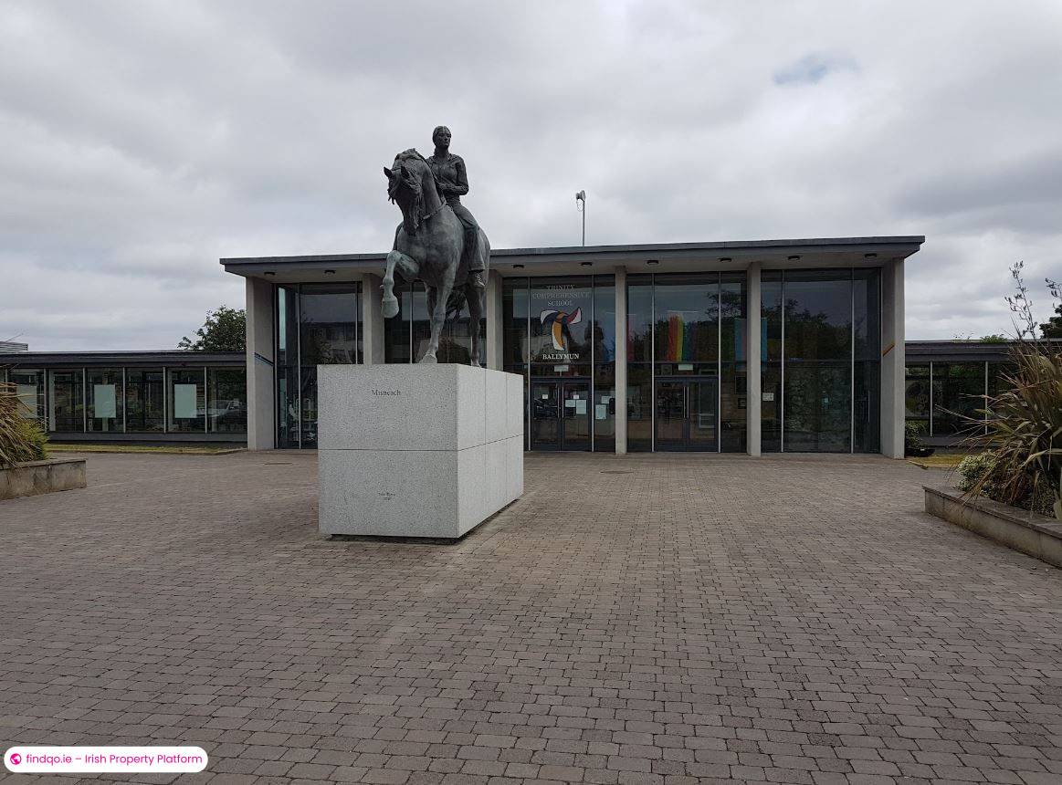 End of terrace house for Sale in Poppintree, Dublin 11