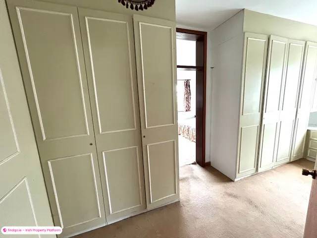 Buy Detached House in Ennis Clare with 5 Bedrooms and Garden