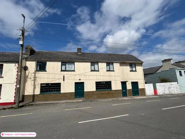 Semi-detached house for Sale in Ennis, Clare