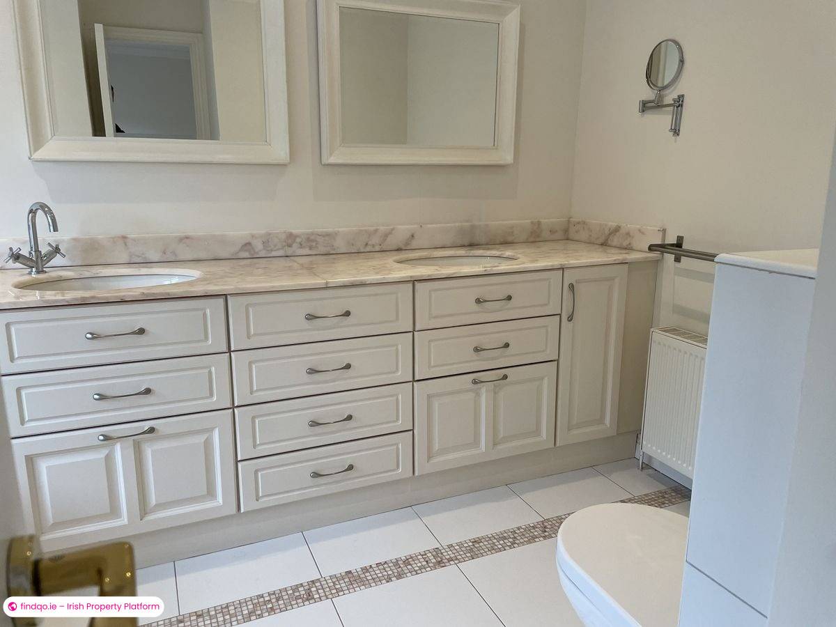 3 Bedroom House for Rent in Mount Merrion, Dublin (County)