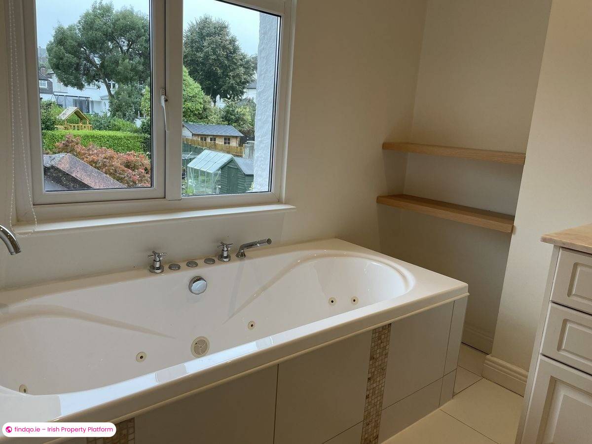 3 Bedroom House for Rent in Mount Merrion, Dublin (County)