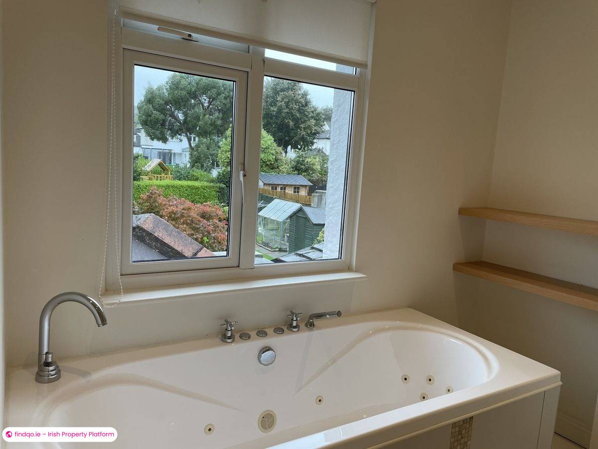 3 Bedroom House for Rent in Mount Merrion, Dublin (County)