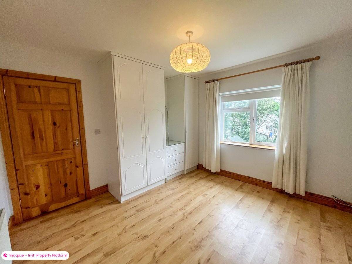 Furnished 3 Bedroom House Rentals in Dooradoyle with Garden and Parking