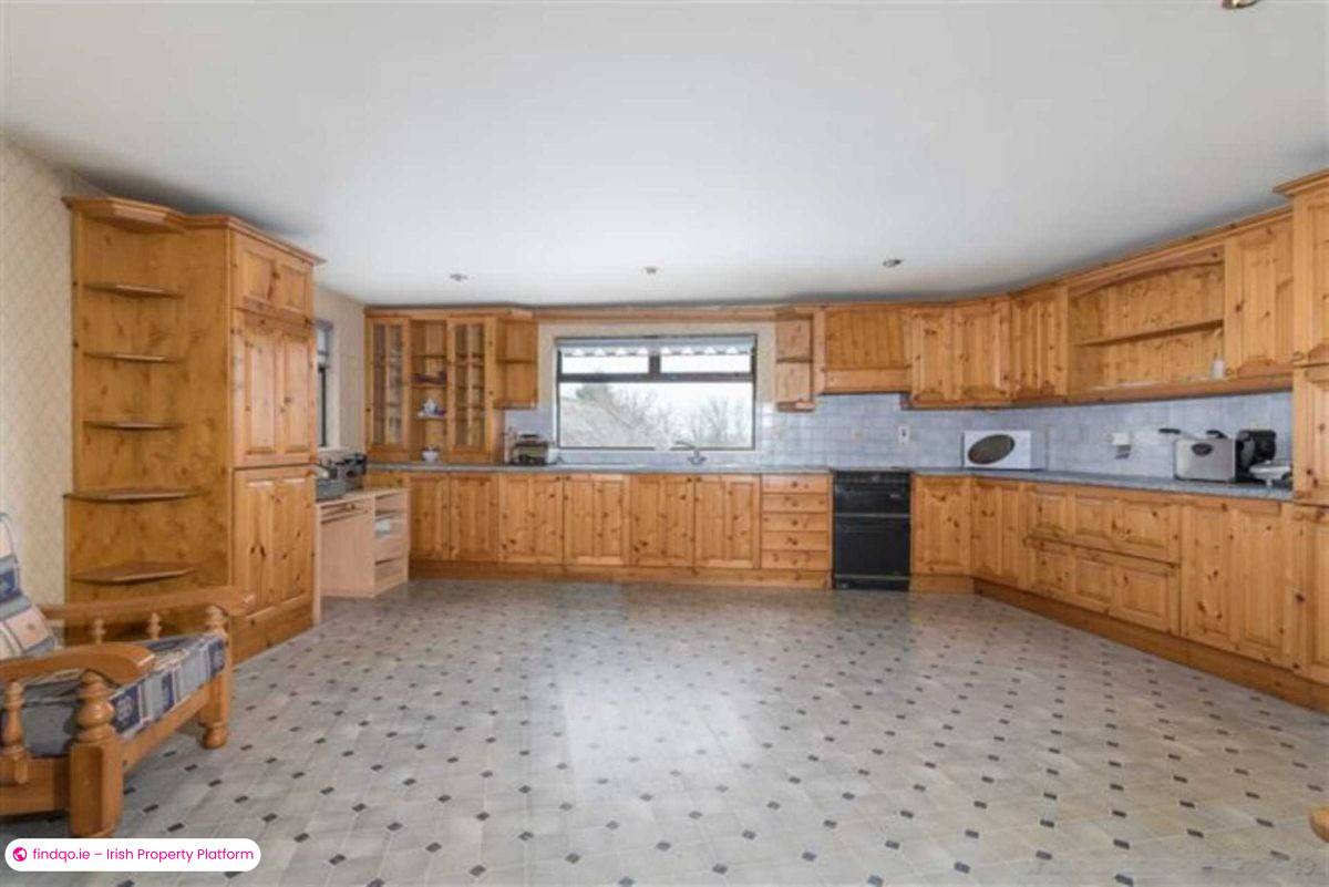 Restaurant / Bar / Hotel for Rent in Ballyjamesduff, Cavan