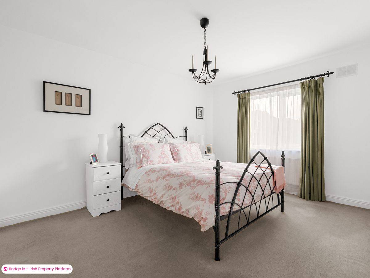 Semi-detached house for Sale in Dublin 16