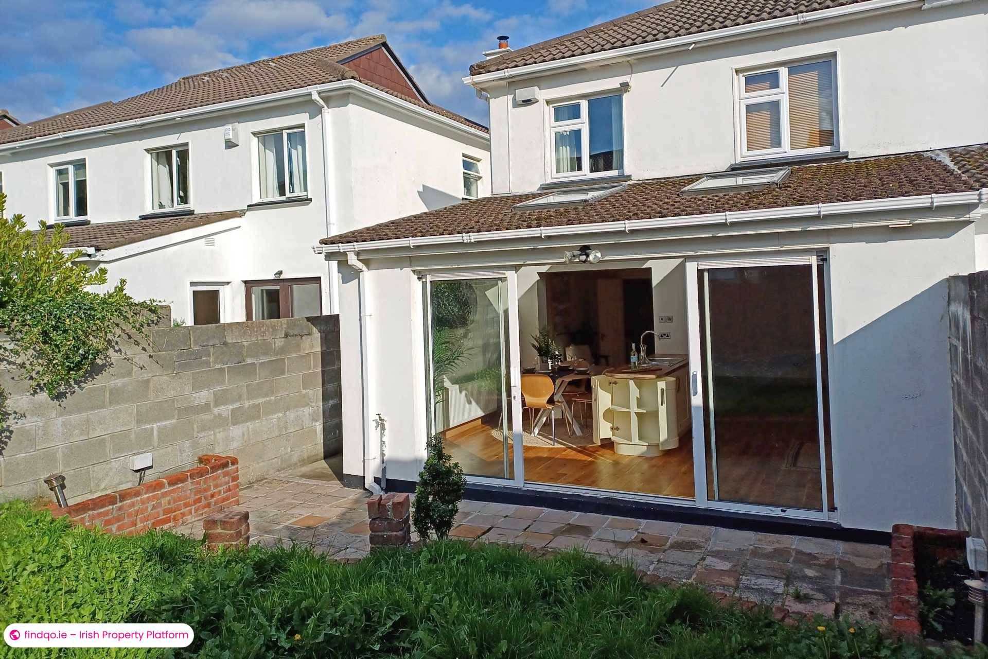 Semi-detached house for Sale in Dublin 18