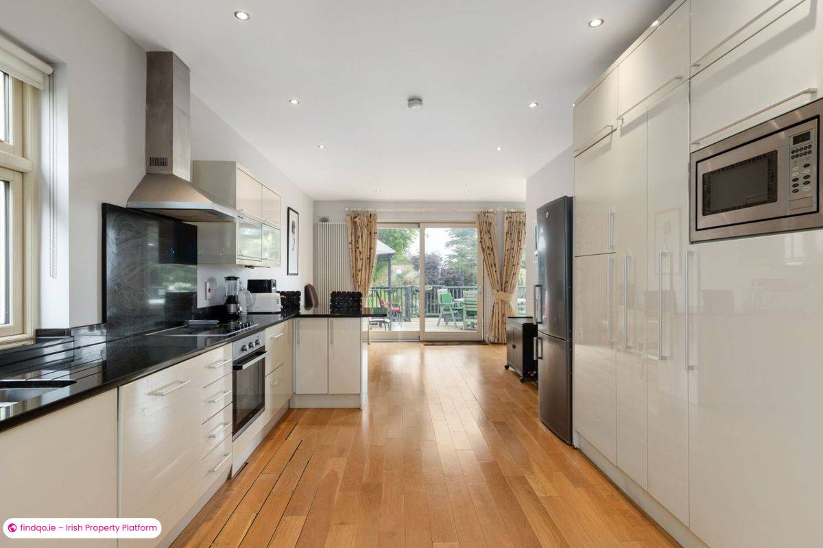 Detached house for Sale in Dublin 18