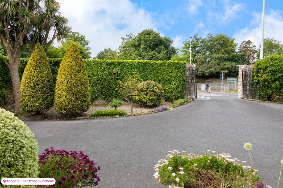 Detached house for Sale in Dublin 18