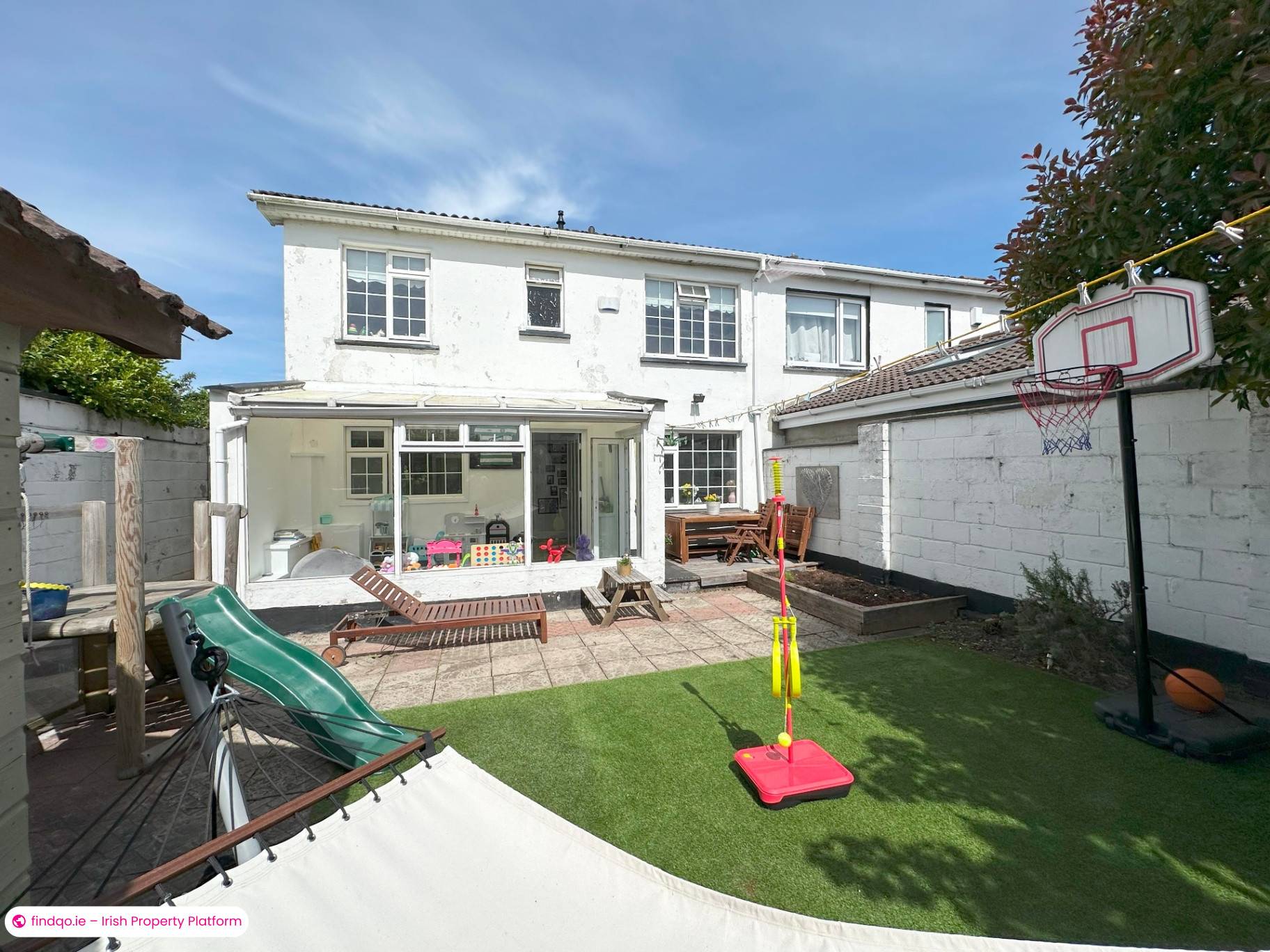 End of terrace house for Sale in Dublin 24