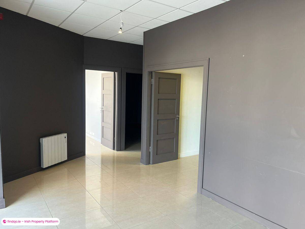 Rent Industrial Unit with Parking and Office Features in Waterford City Centre