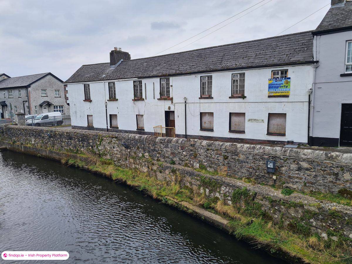Semi-detached house for Sale in Charlestown, Mayo
