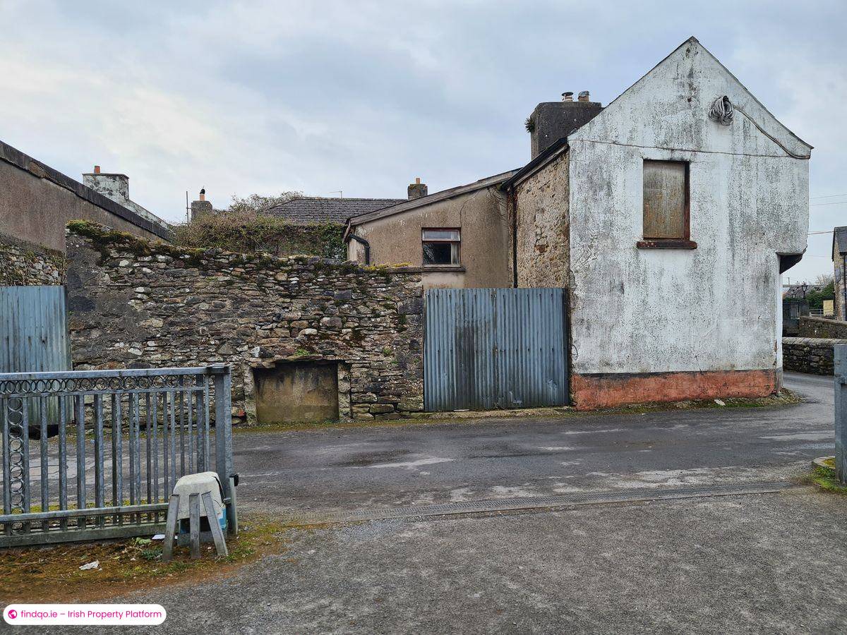 Semi-detached house for Sale in Charlestown, Mayo