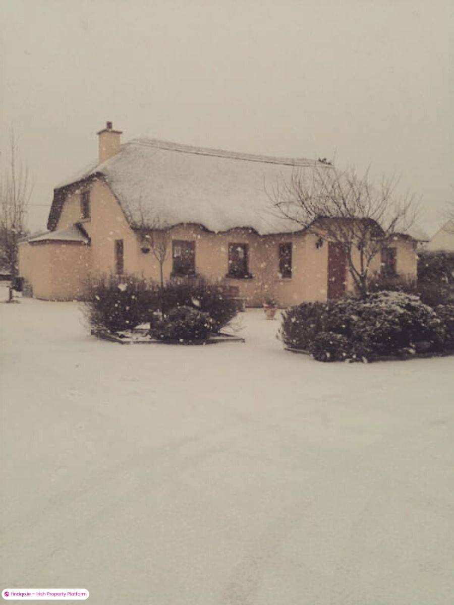 Restaurant / Bar / Hotel for Sale in Caherciveen, Co. Kerry, V23 K799