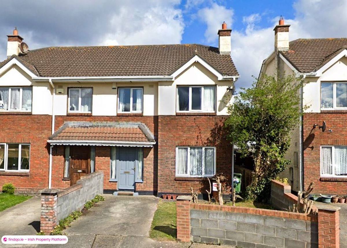 Semi-detached house for Sale in Lucan, Dublin (County)