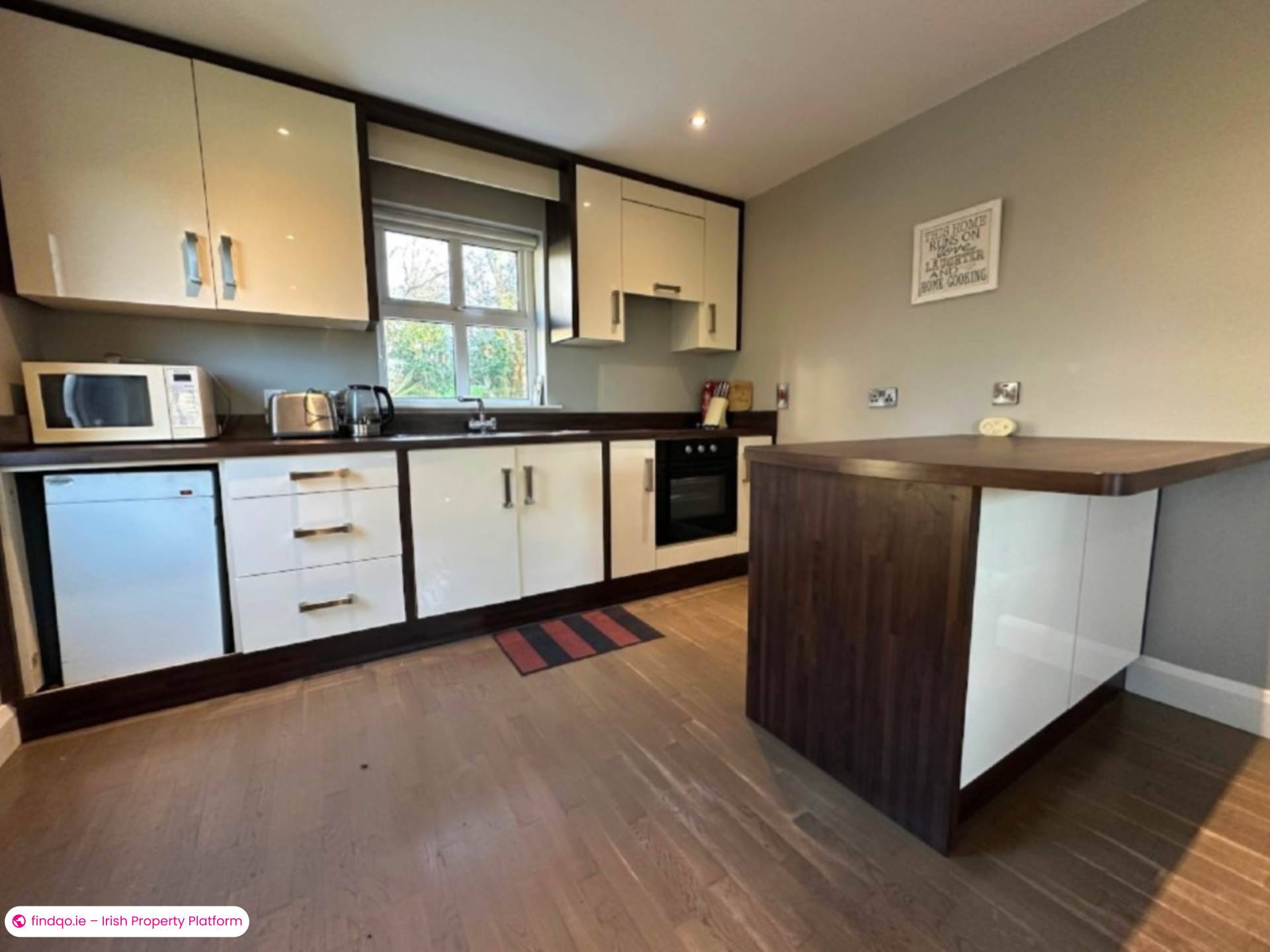 Detached house for Sale in Lettermacaward, Donegal