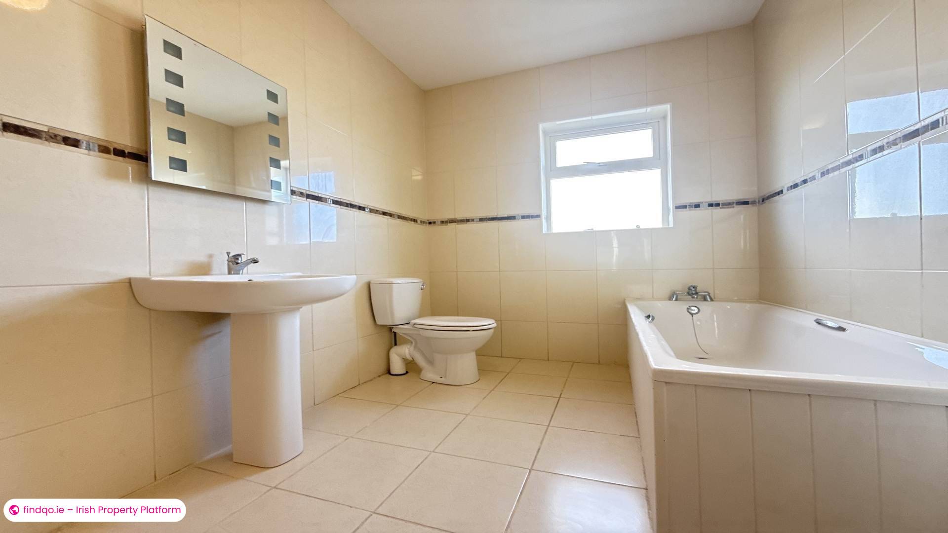 Detached house for Sale in Derrybeg, Donegal