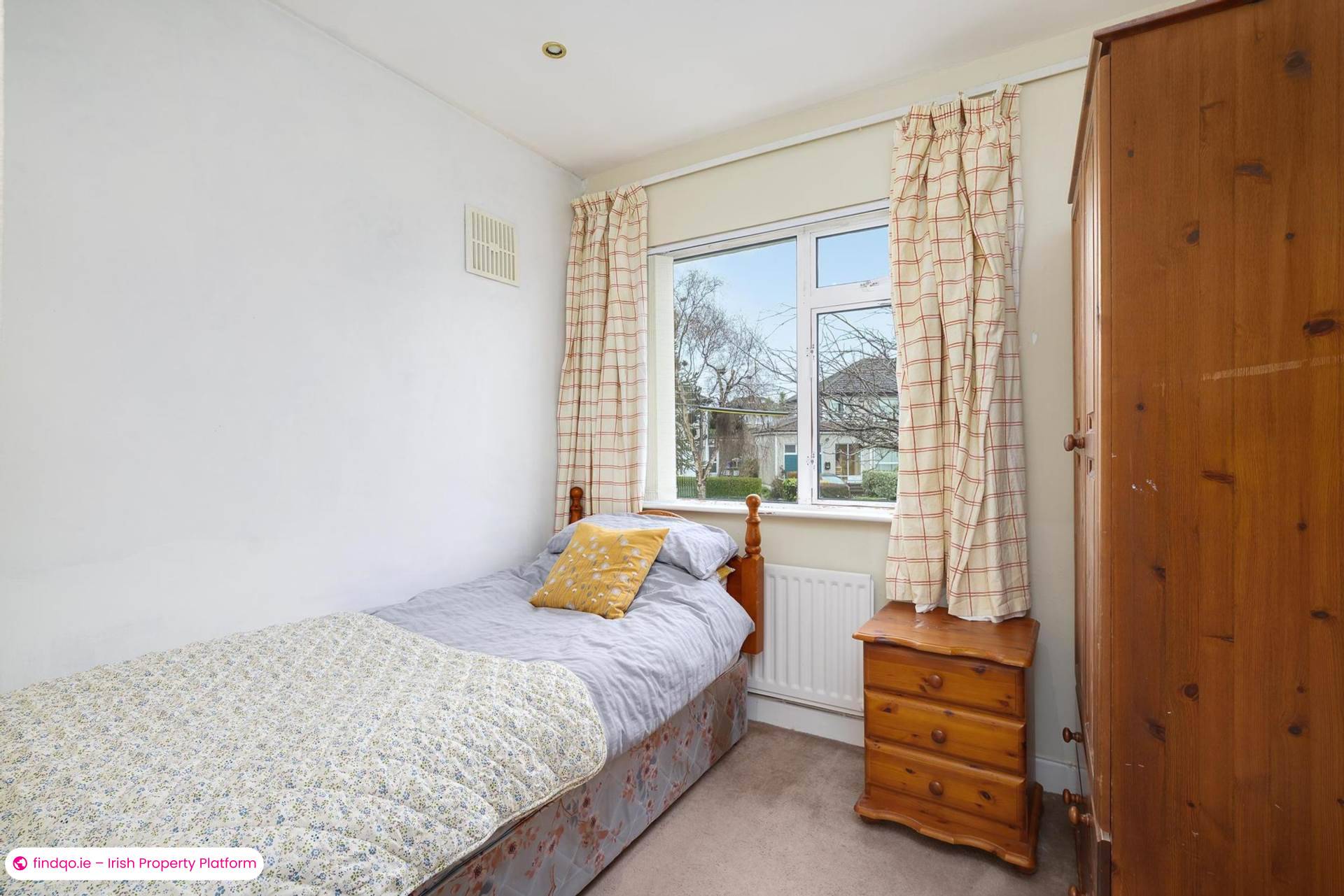 Semi-detached house for Sale in Dundrum, Down