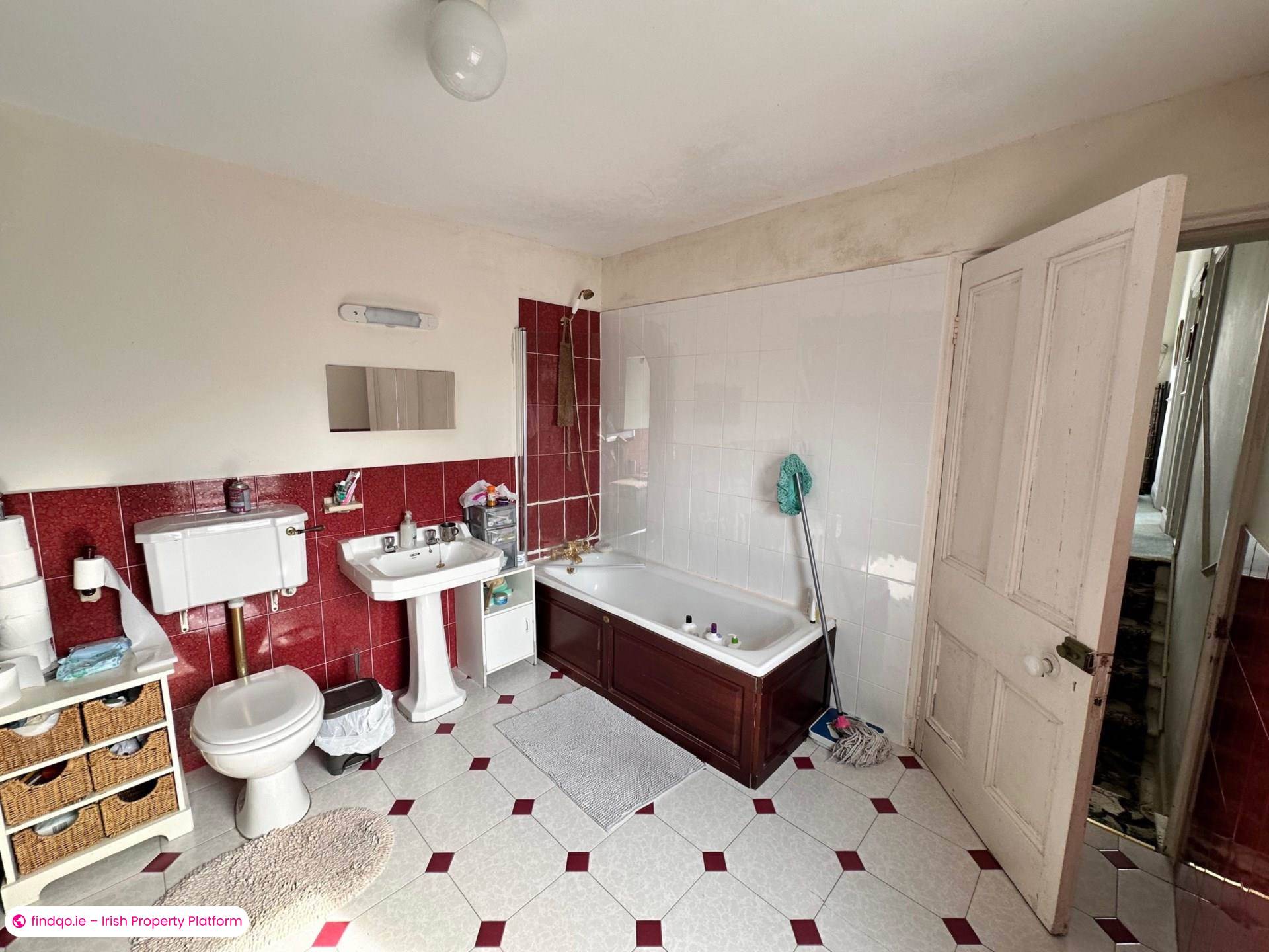 Detached house for Sale in Oughterard, Galway, H91 E9XW