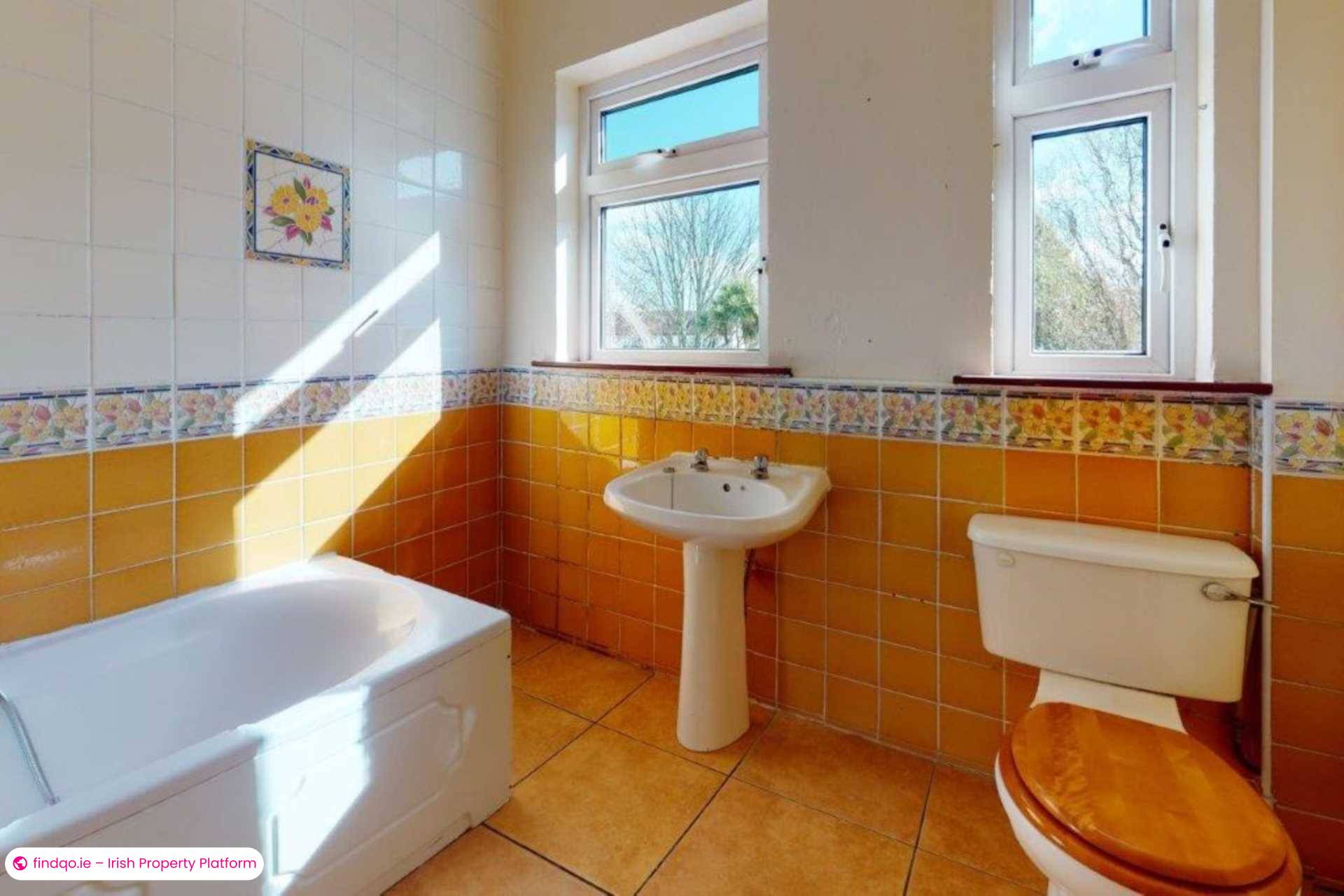 End of terrace house for Sale in Stillorgan, Dublin (County)
