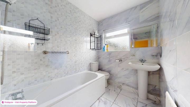 Semi-detached house for Sale in Sutton, Dublin 13
