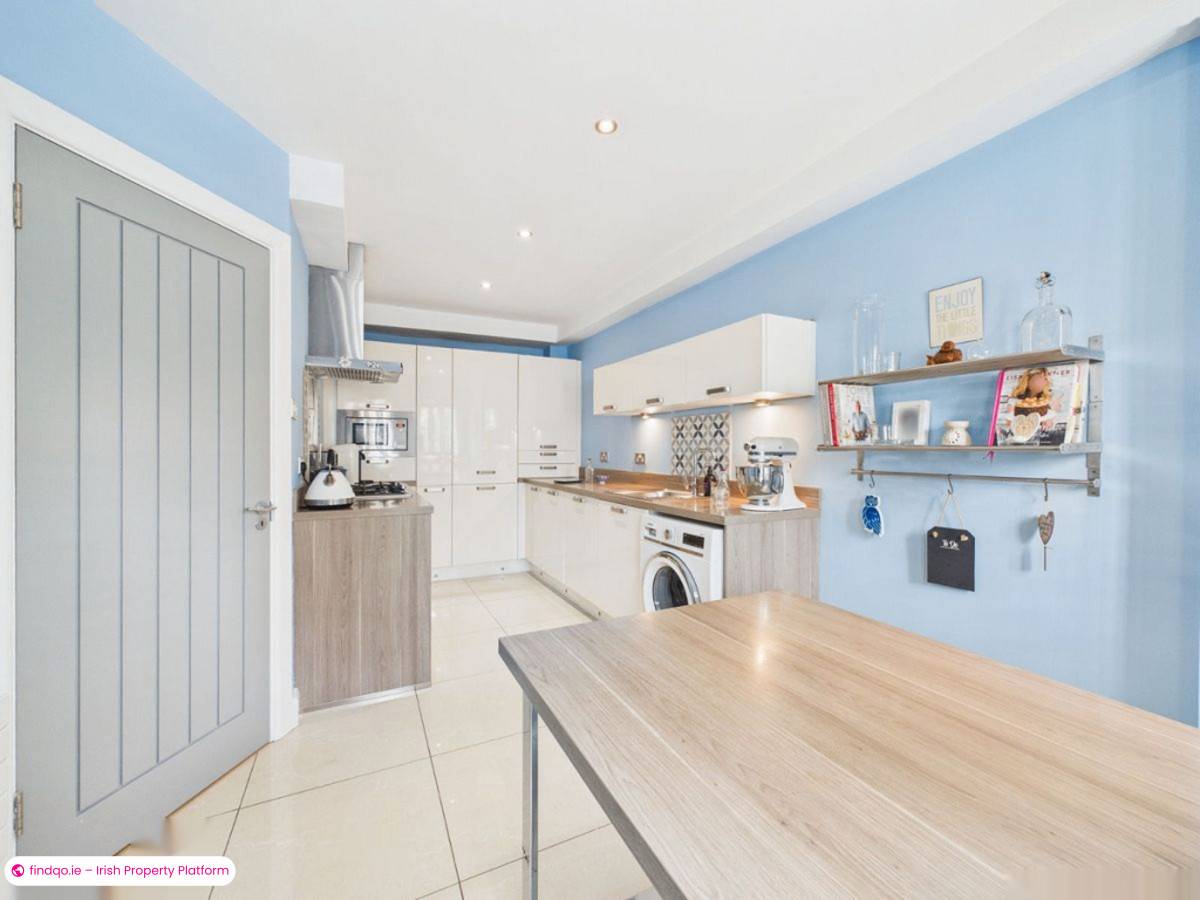 End of terrace house for Sale in Lucan, Dublin (County)