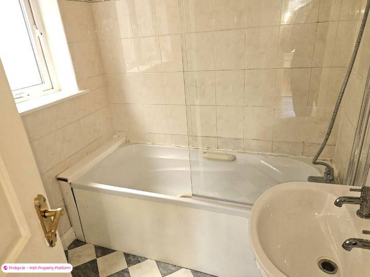 Semi-detached house for Sale in Clara, Offaly