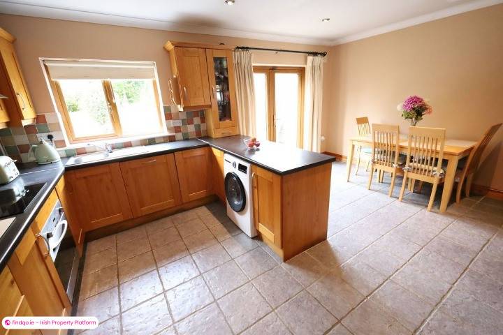 End of terrace house for Sale in Carrigaline, Cork