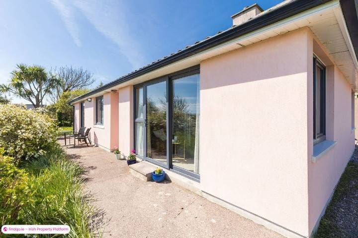 Detached house for Sale in Garryvoe, Cork