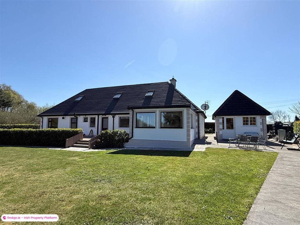 Detached house for Sale in Charlestown, Mayo
