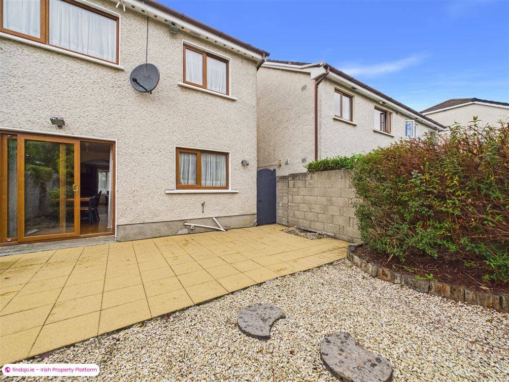 Semi-detached house for Sale in Lucan, Dublin (County)