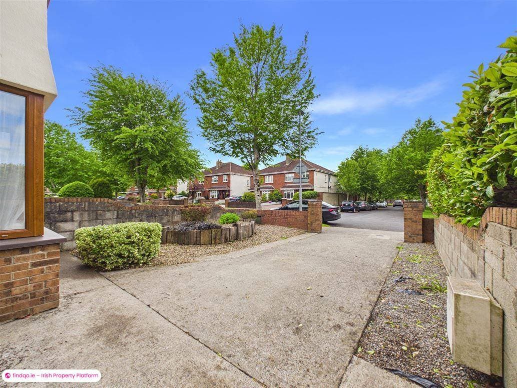 Semi-detached house for Sale in Lucan, Dublin (County)