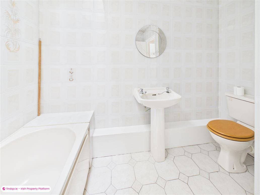 Semi-detached house for Sale in Lucan, Dublin (County)