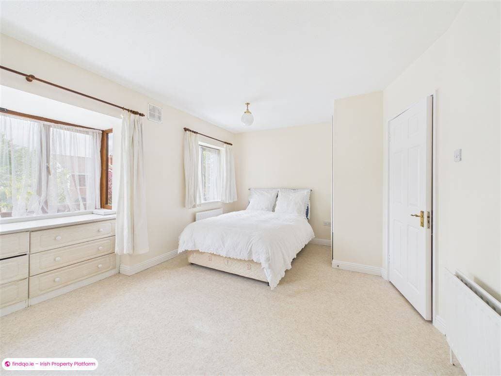Semi-detached house for Sale in Lucan, Dublin (County)