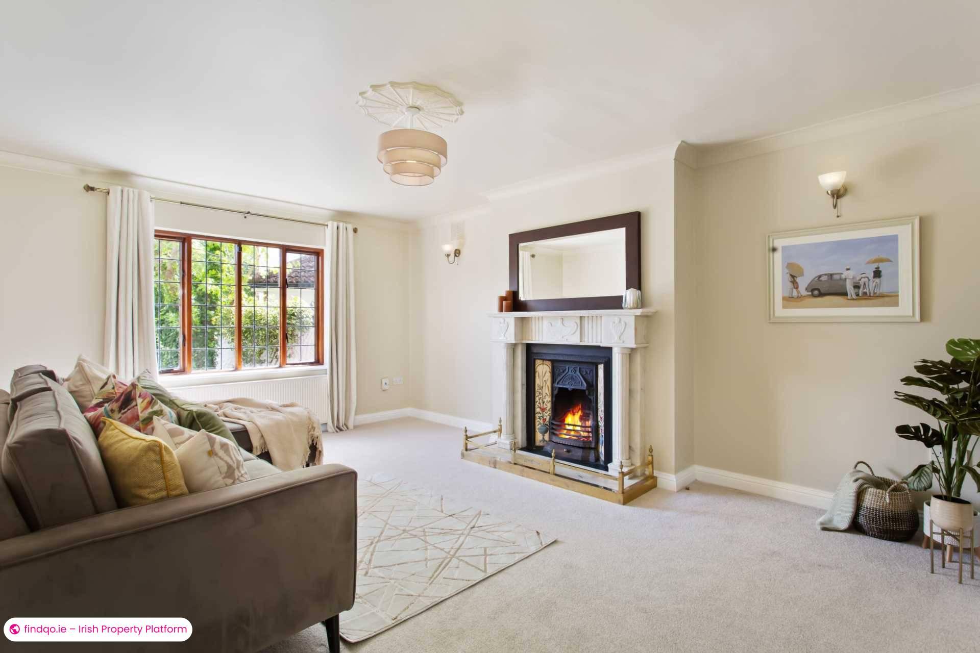 Semi-detached house for Sale in Dublin 18