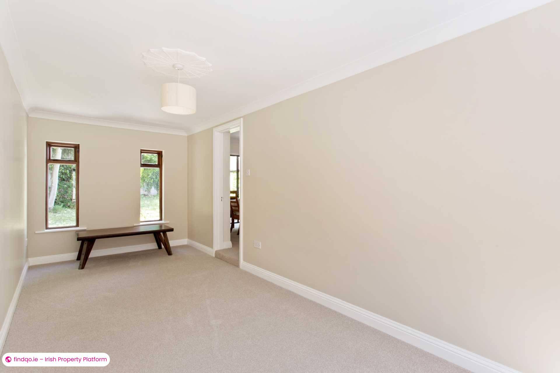 Semi-detached house for Sale in Dublin 18