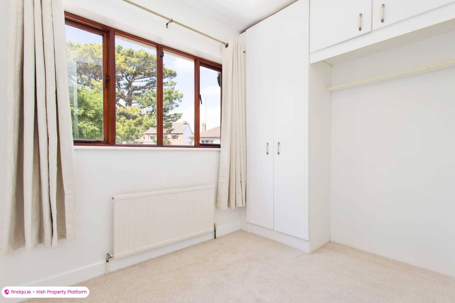 Semi-detached house for Sale in Dublin 18