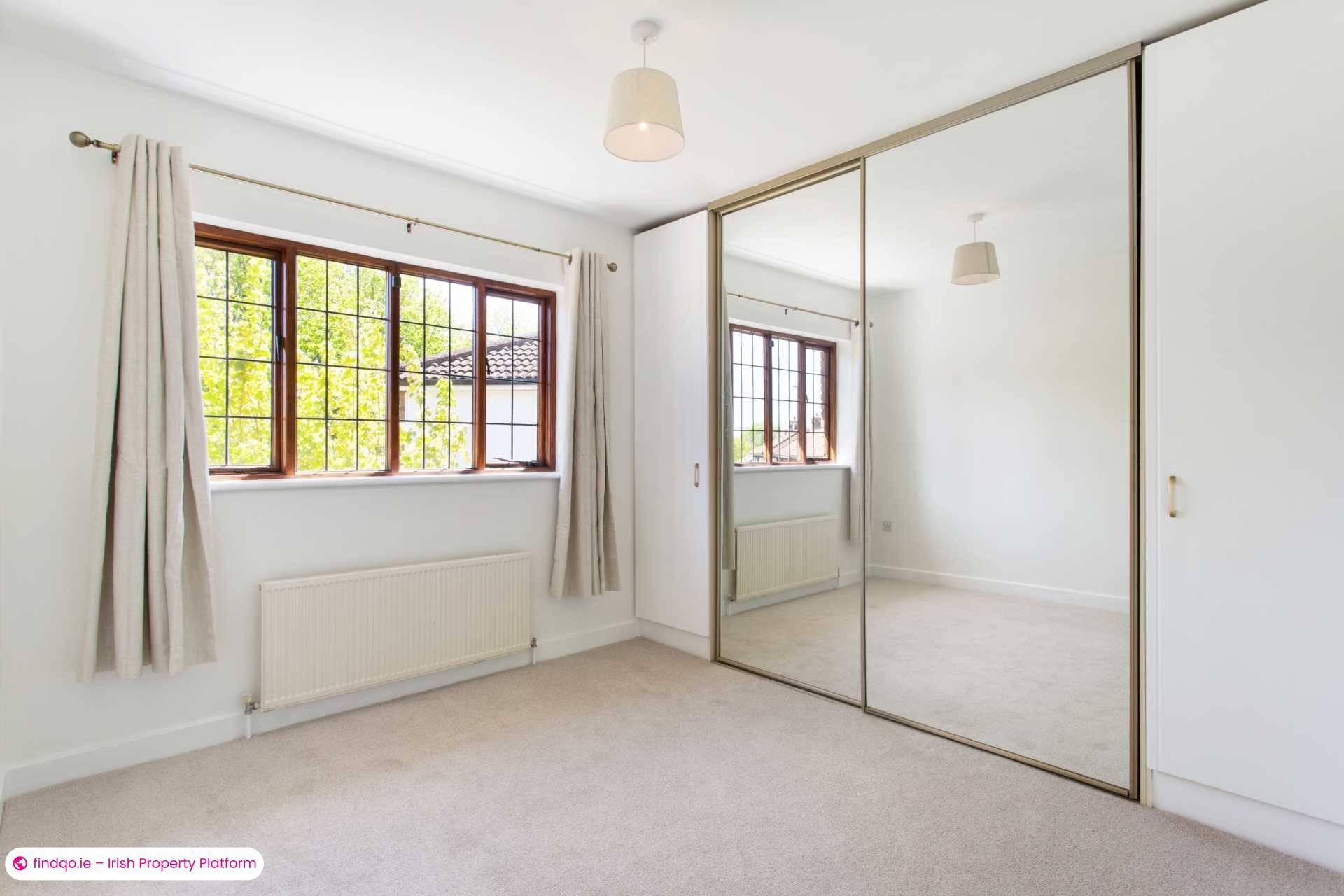 Semi-detached house for Sale in Dublin 18