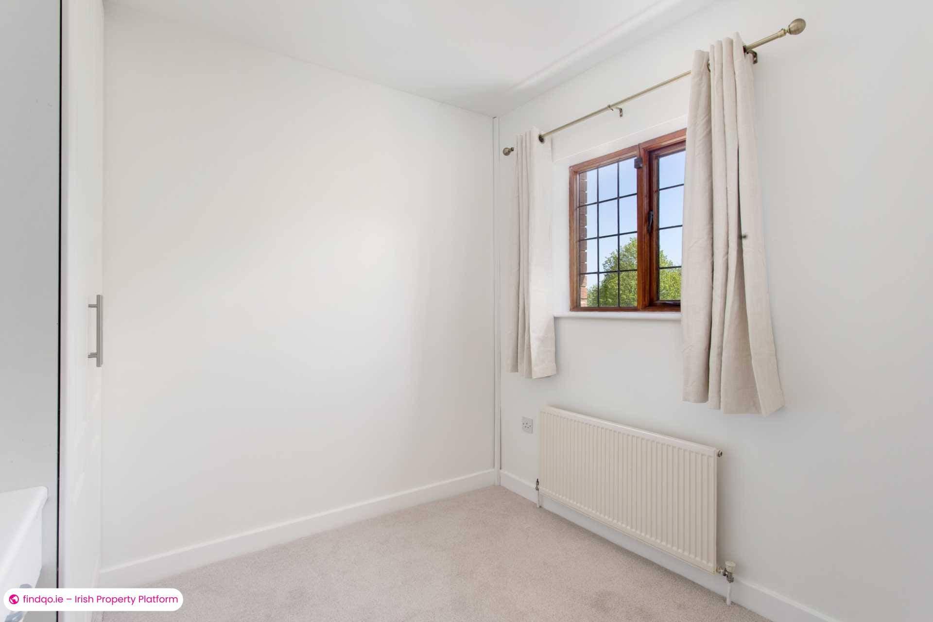 Semi-detached house for Sale in Dublin 18