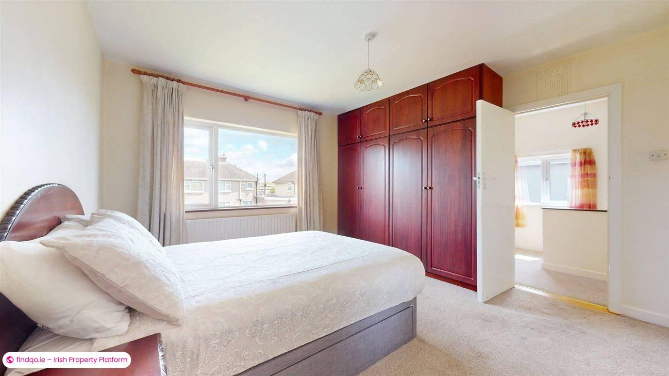 Semi-detached house for Sale in Sutton, Dublin 13