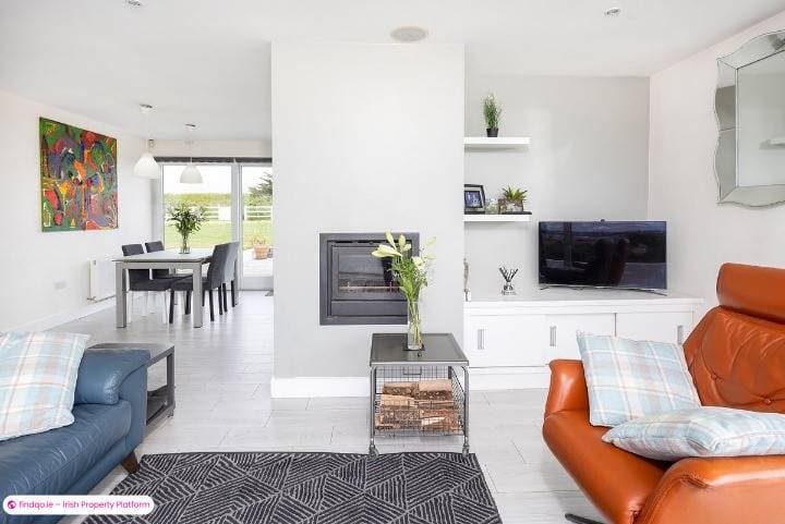 Bungalow for Sale in Garryvoe, Cork