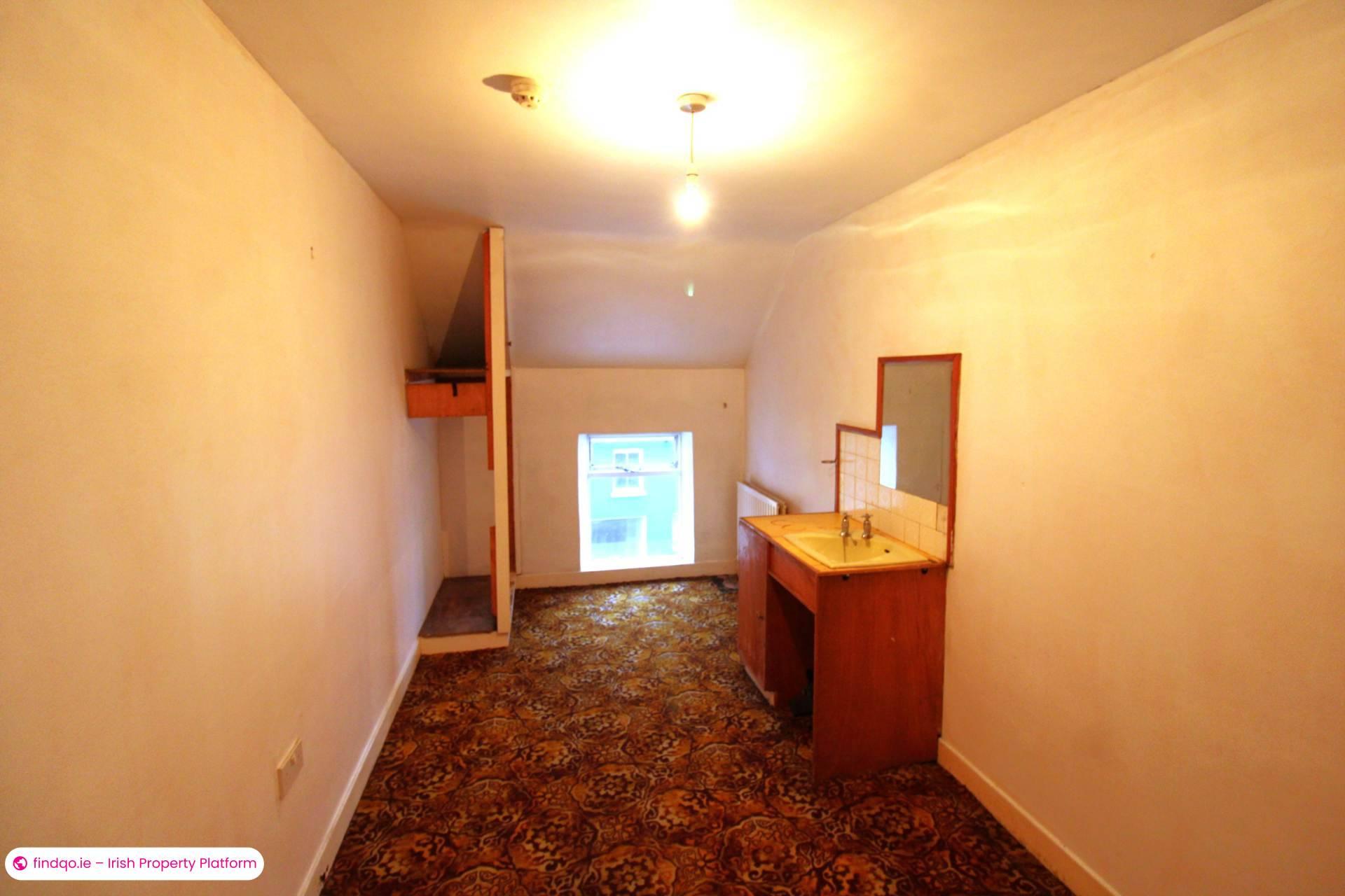 End of terrace house for Sale in Crossmolina, Mayo