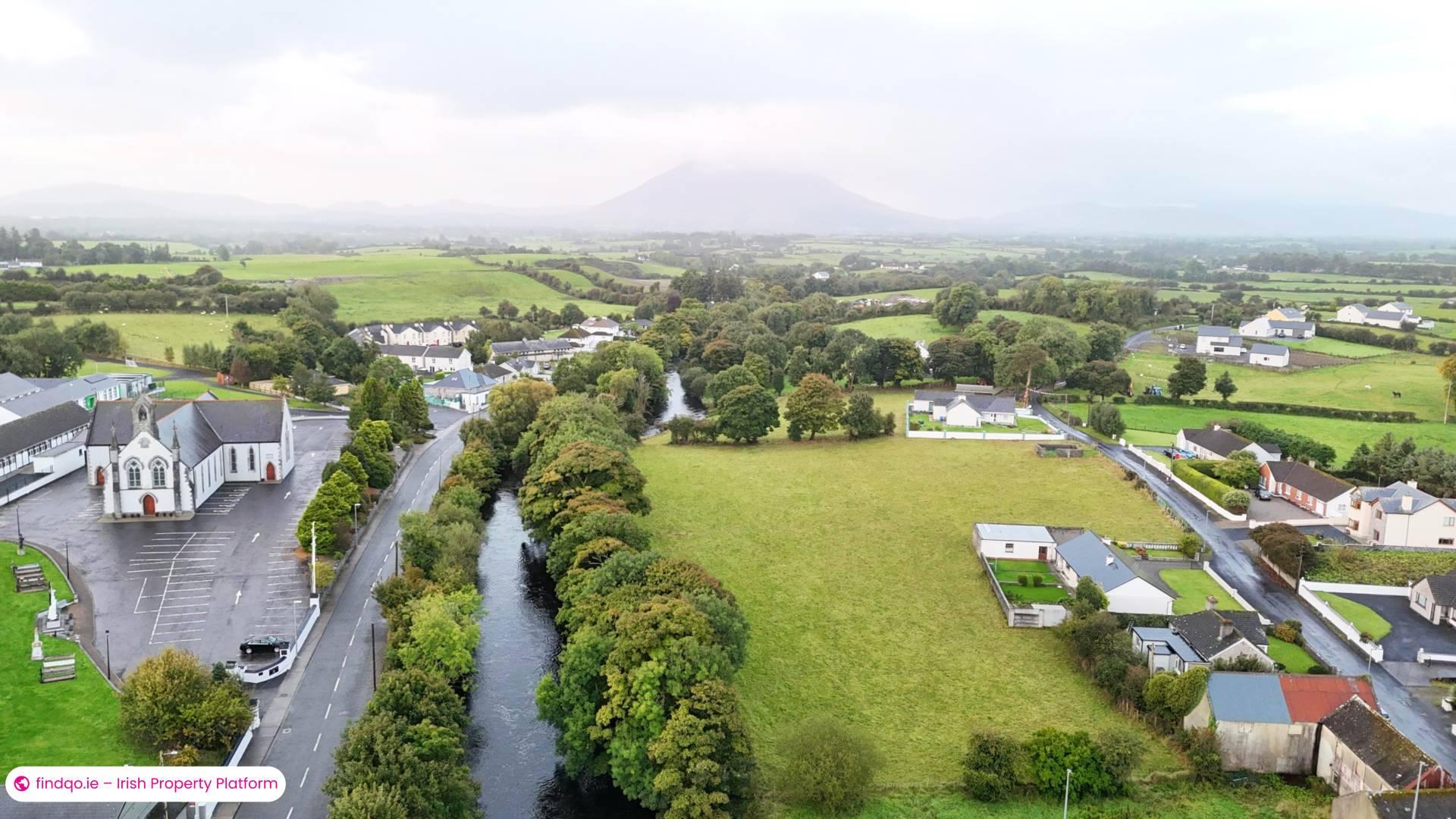End of terrace house for Sale in Crossmolina, Mayo