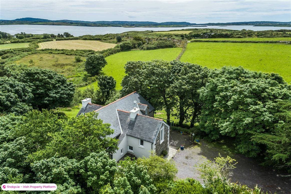 Detached house for Sale in Ballydehob, Cork