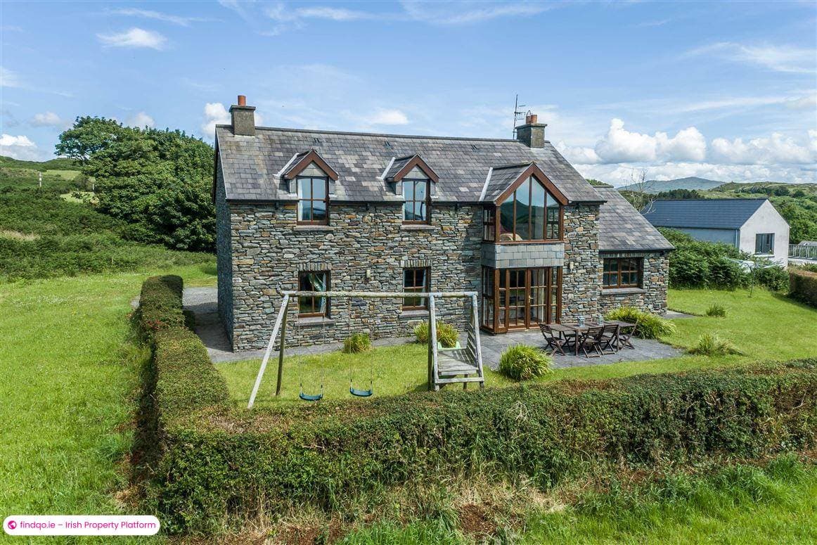 Detached house for Sale in Goleen, Cork