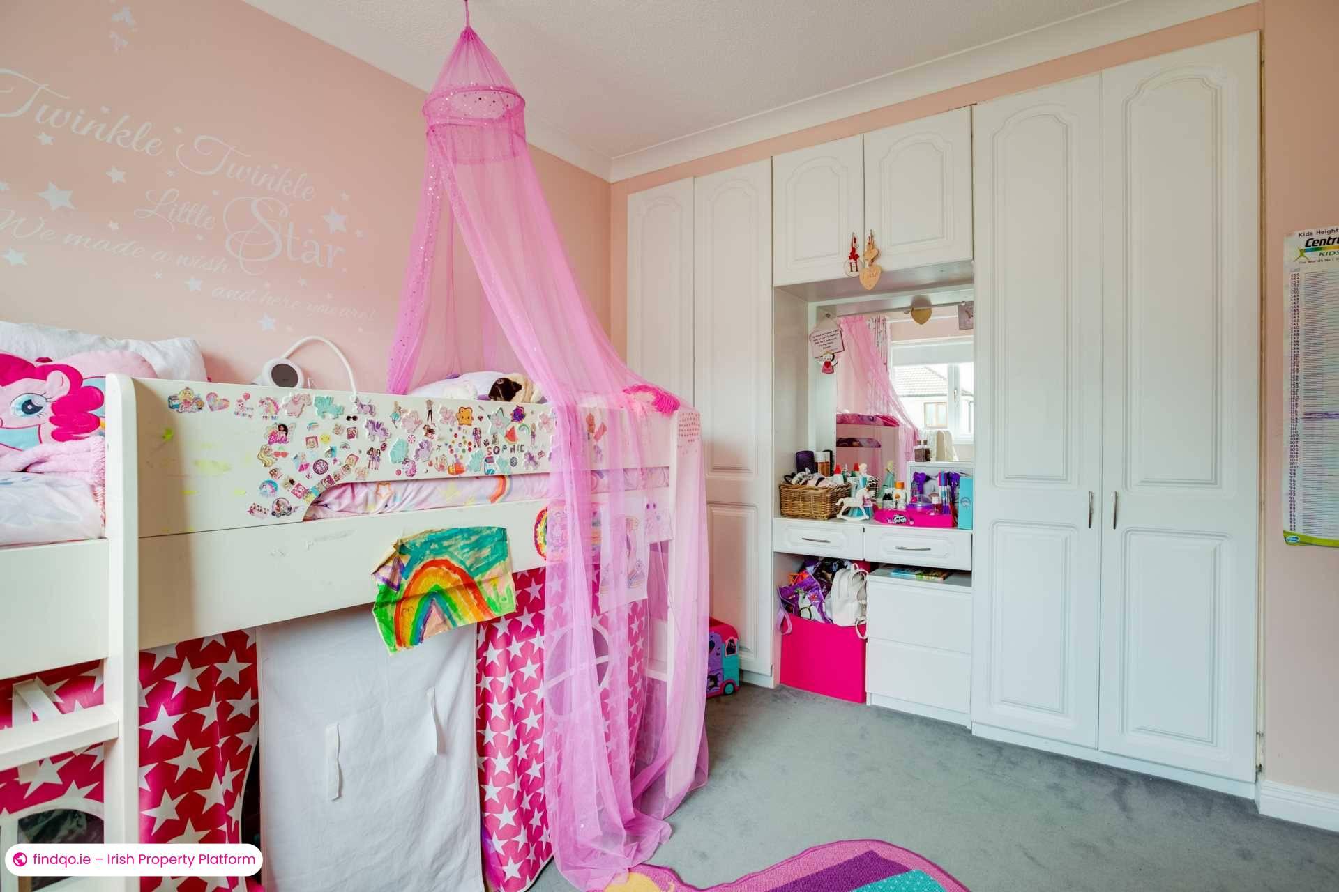 Semi-detached house for Sale in Dublin 24