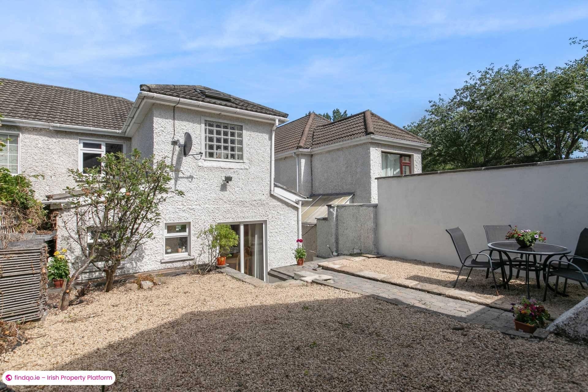 Semi-detached house for Sale in Dublin 18