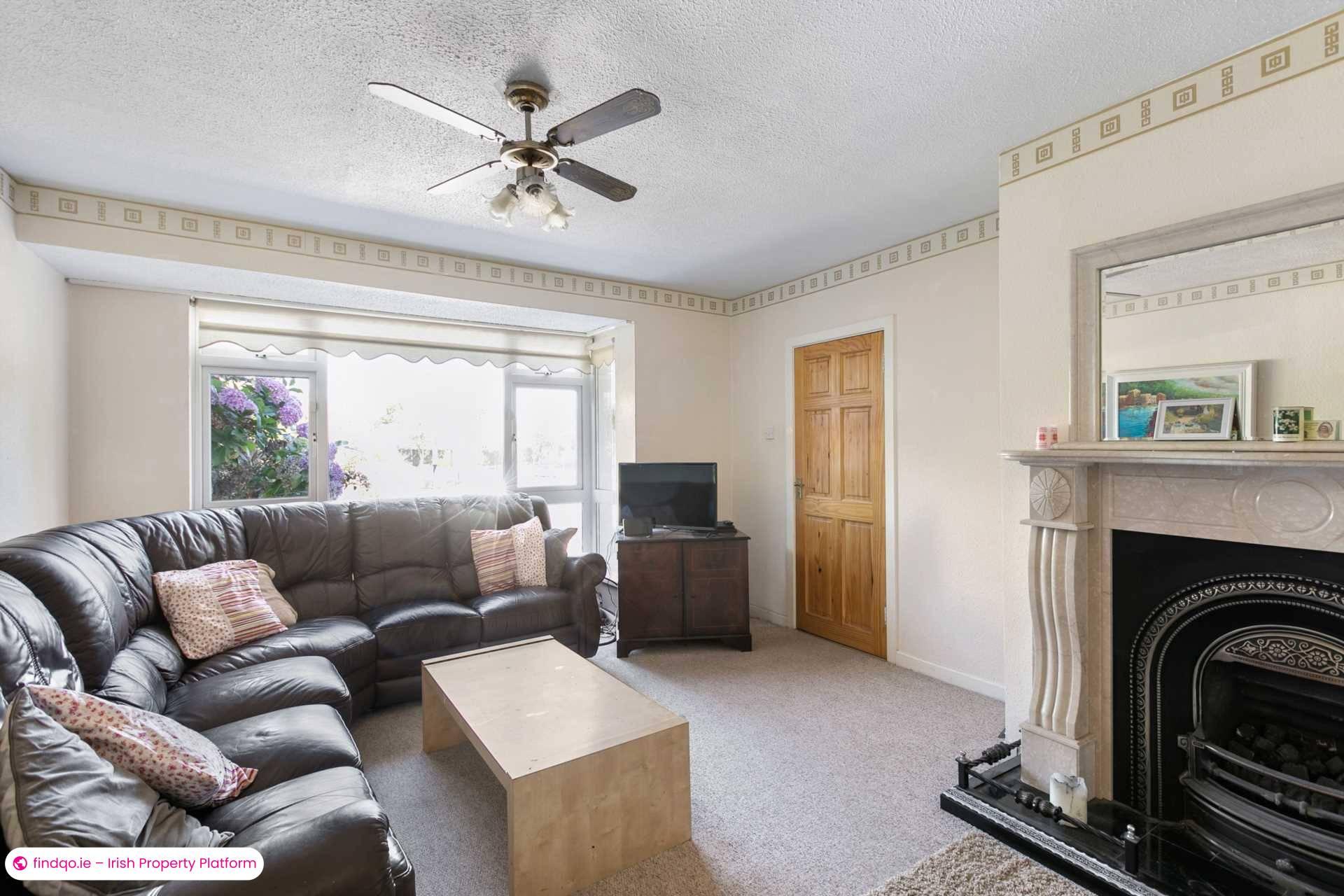 Semi-detached house for Sale in Dublin 18